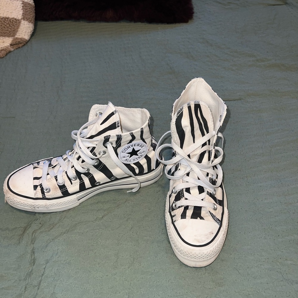 Converse zebra print